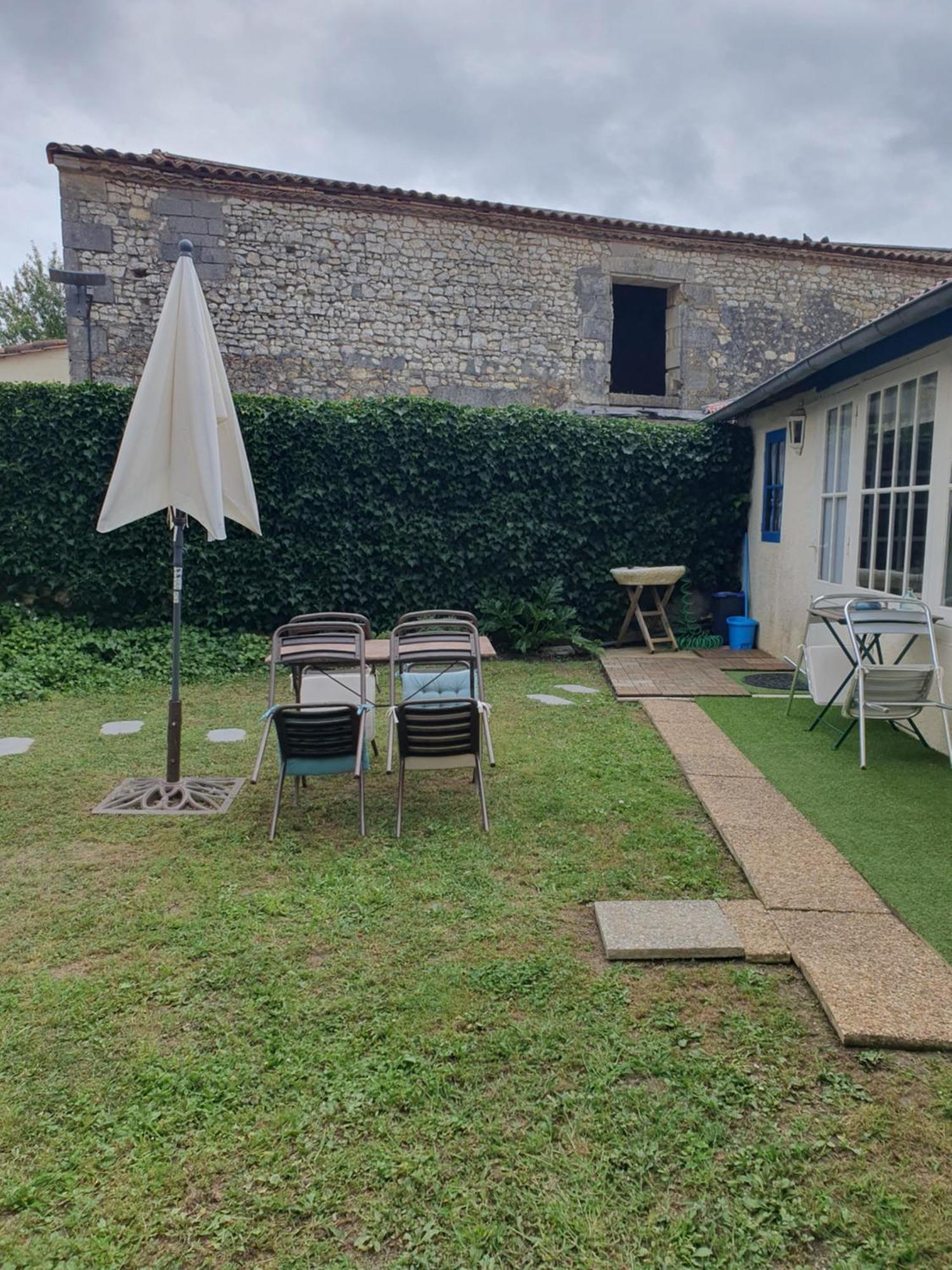 La Maison De Jeanne Lesparre-Médoc Buitenkant foto